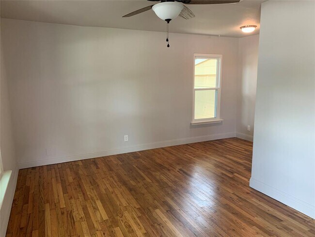 Foto del edificio - 5067 Mayfair St