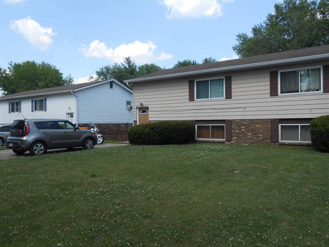 Primary Photo - 731 S Park Square Dr