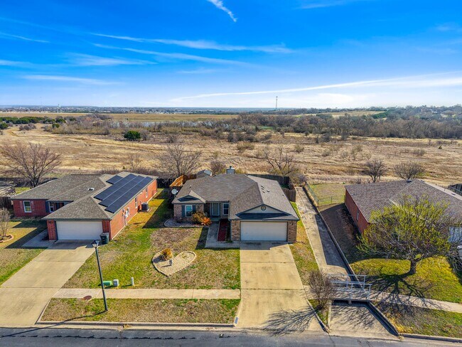 Foto del edificio - 3208 Viewcrest Dr