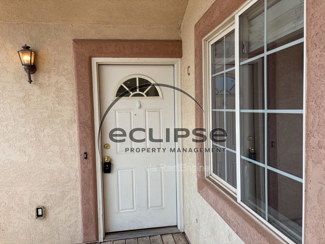 Photo - 494 Coronado Way