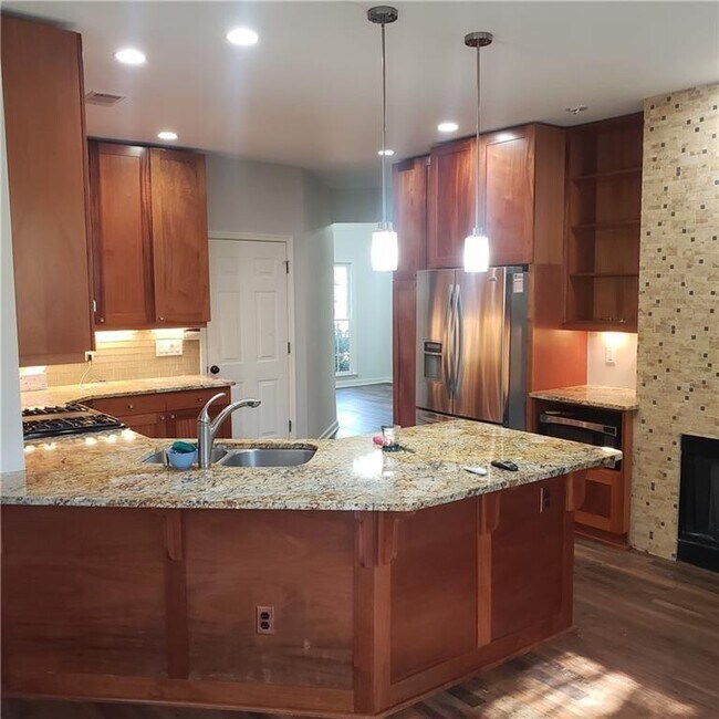 Building Photo - 6405 Ivey Creek Cir