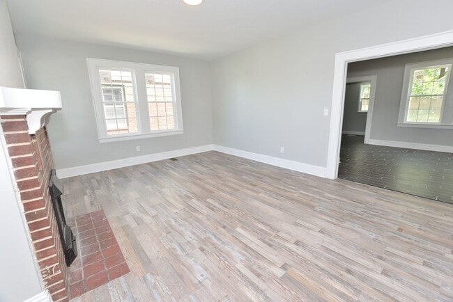 Building Photo - 523 N Daughtry St