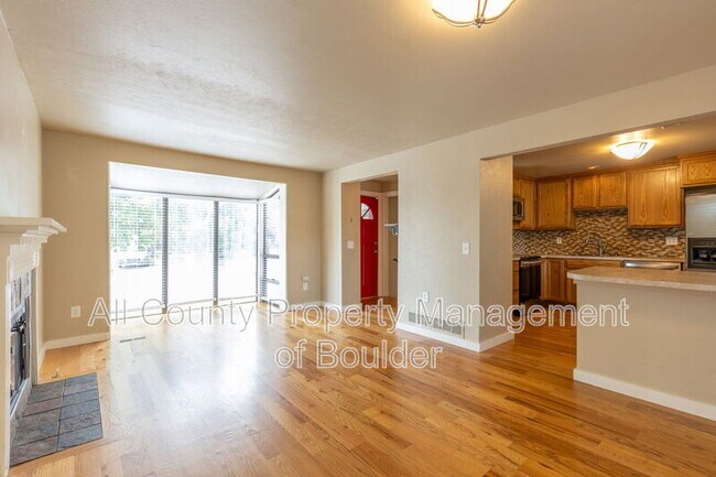 Building Photo - 453 W Sumac Ct