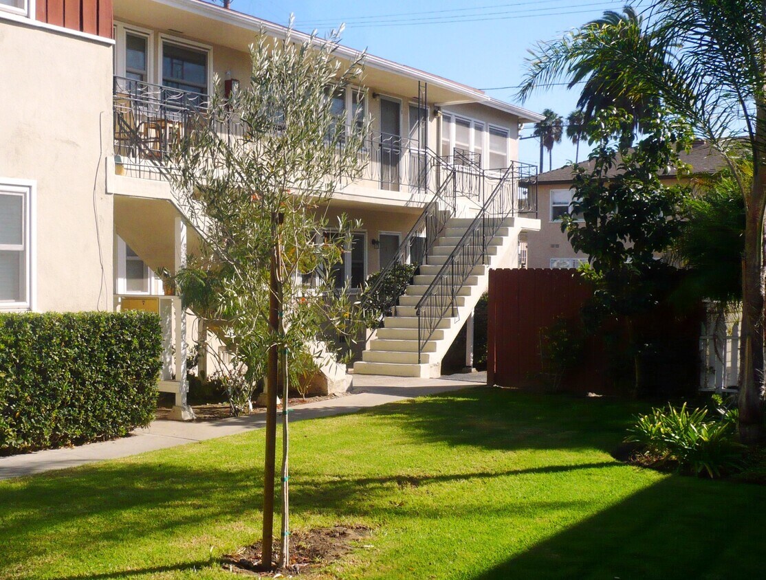 12000 Mitchell Ave Unit 4, Los Angeles, CA 90066 Apartments in Los
