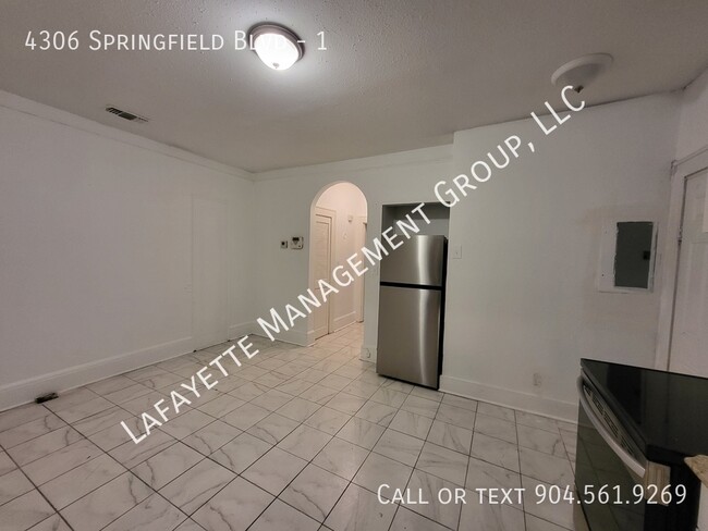 Foto del edificio - 4306 Springfield Blvd