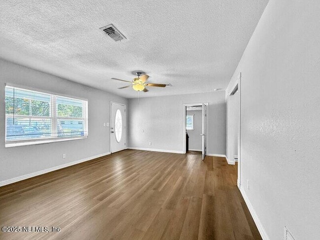 Foto del edificio - 7004 Dahlgren Ct