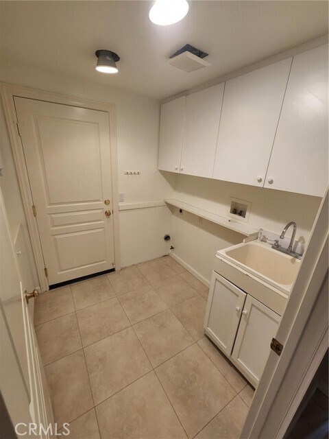 Building Photo - 6622 Cedarwood Dr