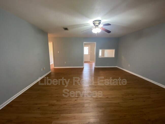 Foto del edificio - 133 Cherokee Cir