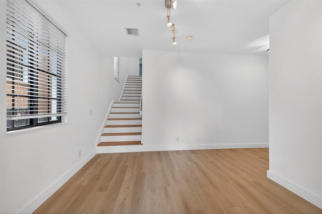 Building Photo - 2678 Center Ct Dr