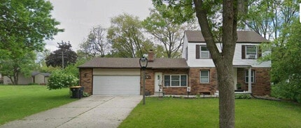 Building Photo - 4425 N 105th St