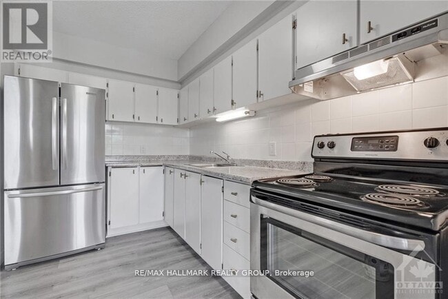 Photo du bâtiment - 158C McArthur Ave.