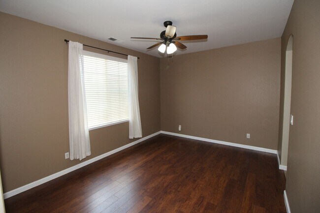 Foto del edificio - Cute Two-Story Home With Pool & RV Parking