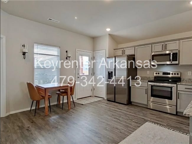 Building Photo - Stylish 3 Bed / 2 Bath with Open Layout & Backyard Retreat