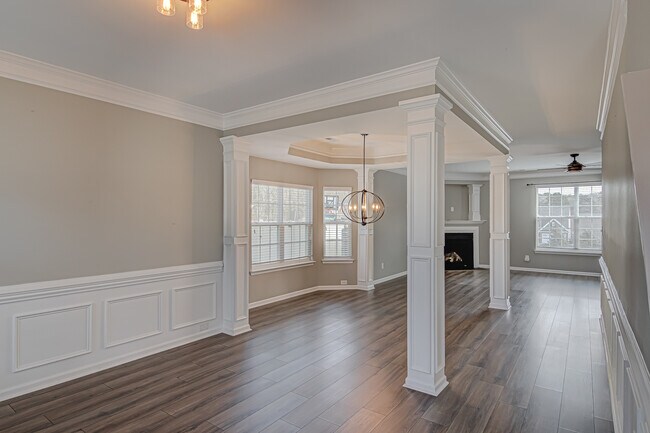 Building Photo - 6740 Maize Dr