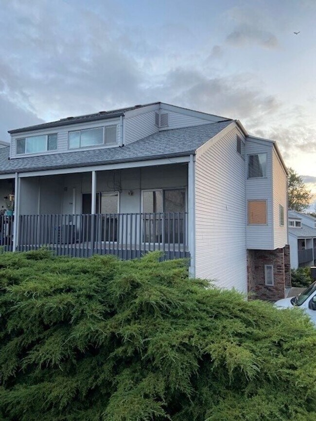 Foto del edificio - Welcome to this charming 2 bedroom, 2 bath...