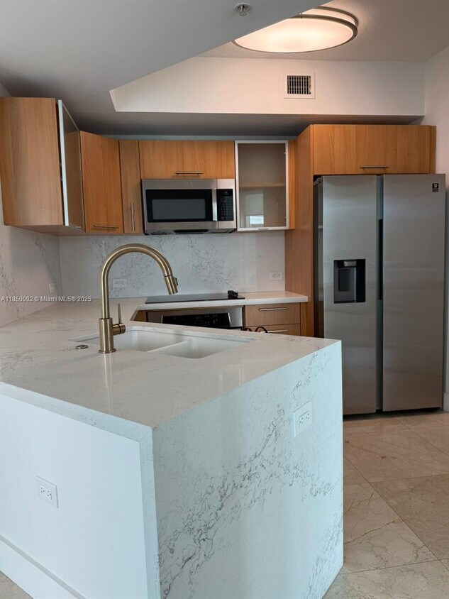 Foto principal - 480 NE 31st