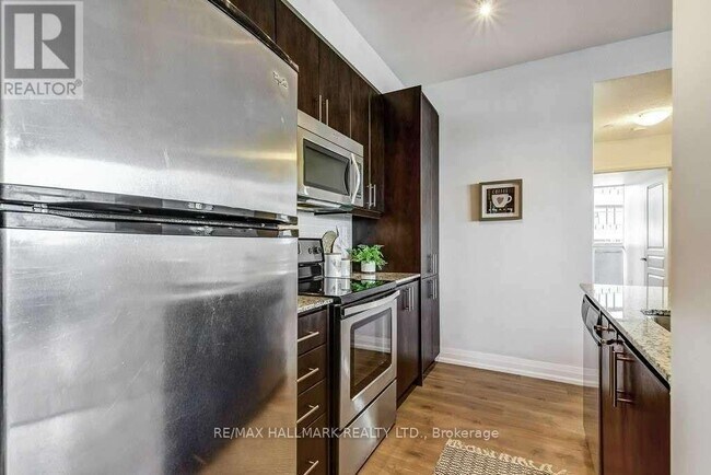 Photo du bâtiment - 85 The Donway W