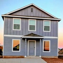 Building Photo - 635 Whoopers Lp