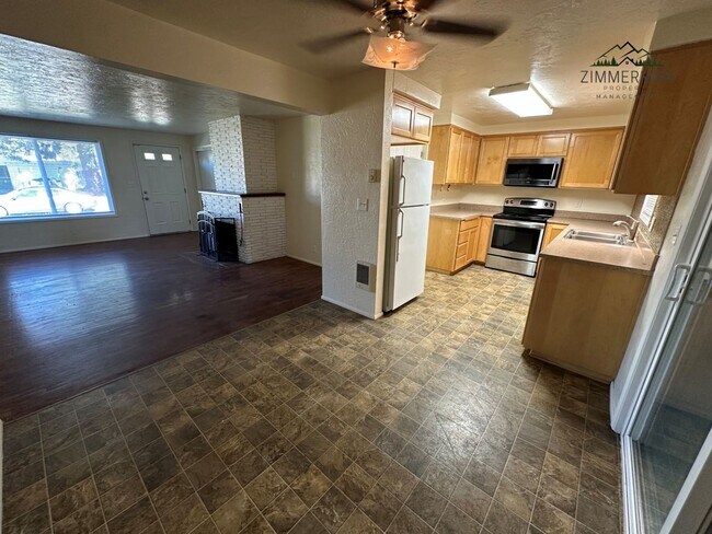 Foto del edificio - 3793-3795 Redwood Dr