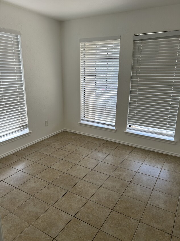 Foto del edificio - 5801 Lake Hubbard Pkwy