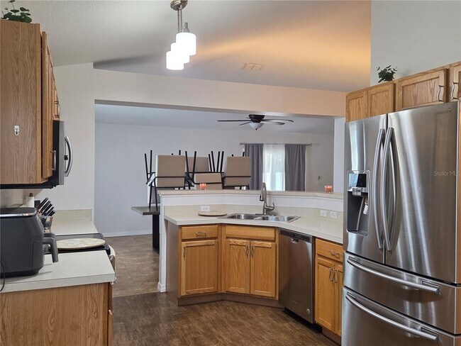 Building Photo - 2215 Kingscrest Cir