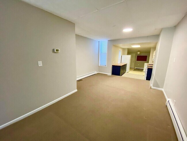 Building Photo - Charming 2 Bedroom/1 Bathroom Townhome in Locust Point, MD!