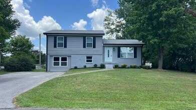 Building Photo - 3524 Woodridge Dr SE