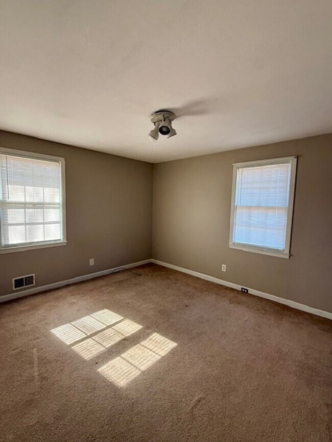 Foto del edificio - 2BR Brick Ranch w/ Carport in Duncan