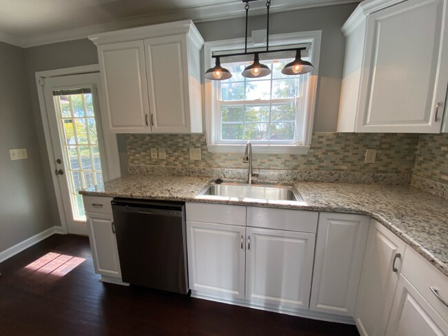 Building Photo - 302 Pullen Ave