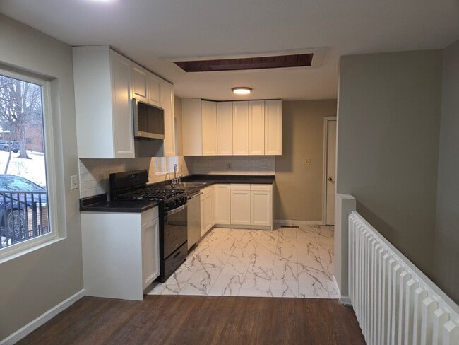 Building Photo - Deephaven 3 bedroom  3 bath house, near Lake Minnetonka