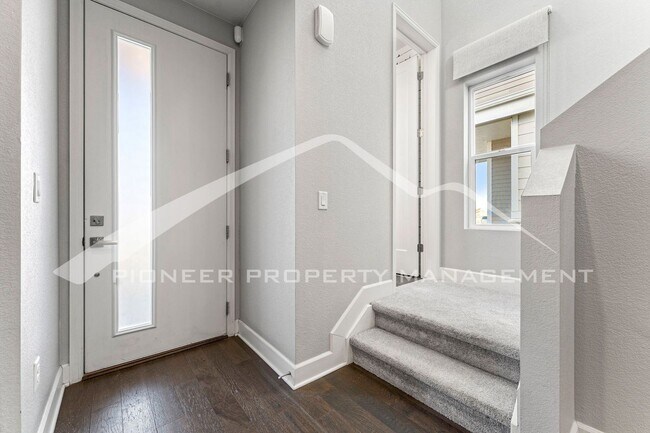 Building Photo - Single Family Home with 2 Car Garage and C...