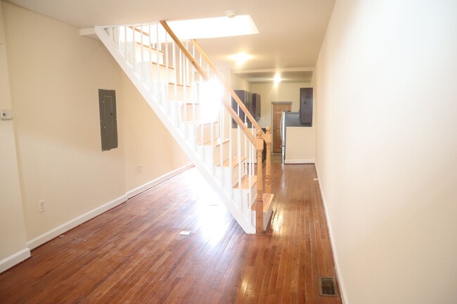 Building Photo - (Townhouse for Rent ) Simply Beautiful