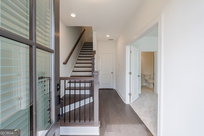 Building Photo - 510 Healy Dr