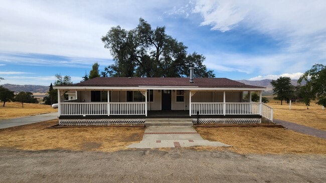 Building Photo - 18400 Pellisier Rd