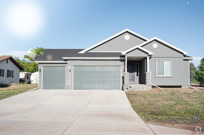 Building Photo - 970 S Knox Dr