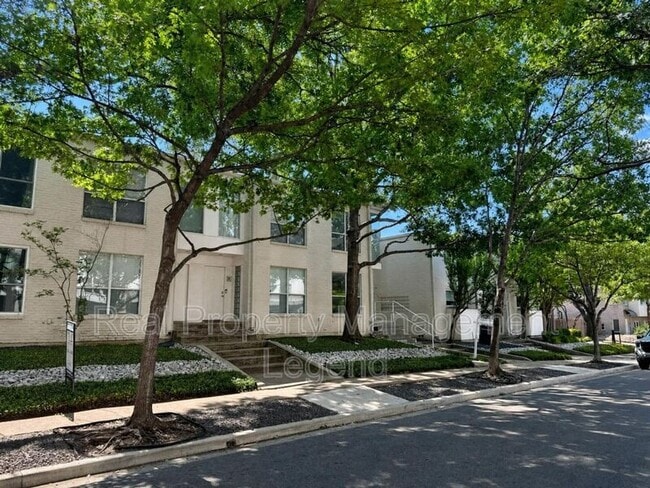 Building Photo - 4122 Travis St