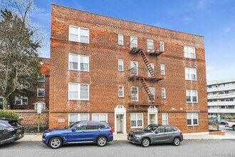 Building Photo - 1 Ash Pl