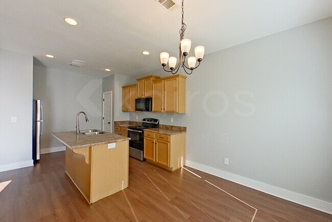 Foto del edificio - 8008 Shadesbrook Dr