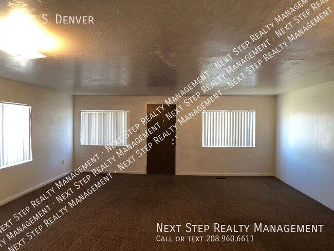 Building Photo - 2 Bed 1 Bath - 2 BLOCKS FROM BSU!