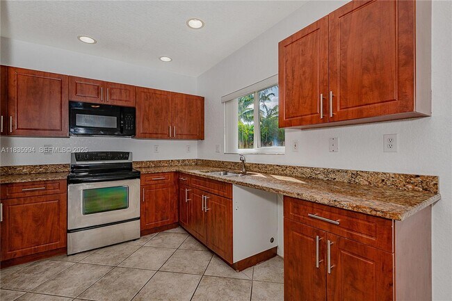 Foto del edificio - 205 NE 4th Ct.