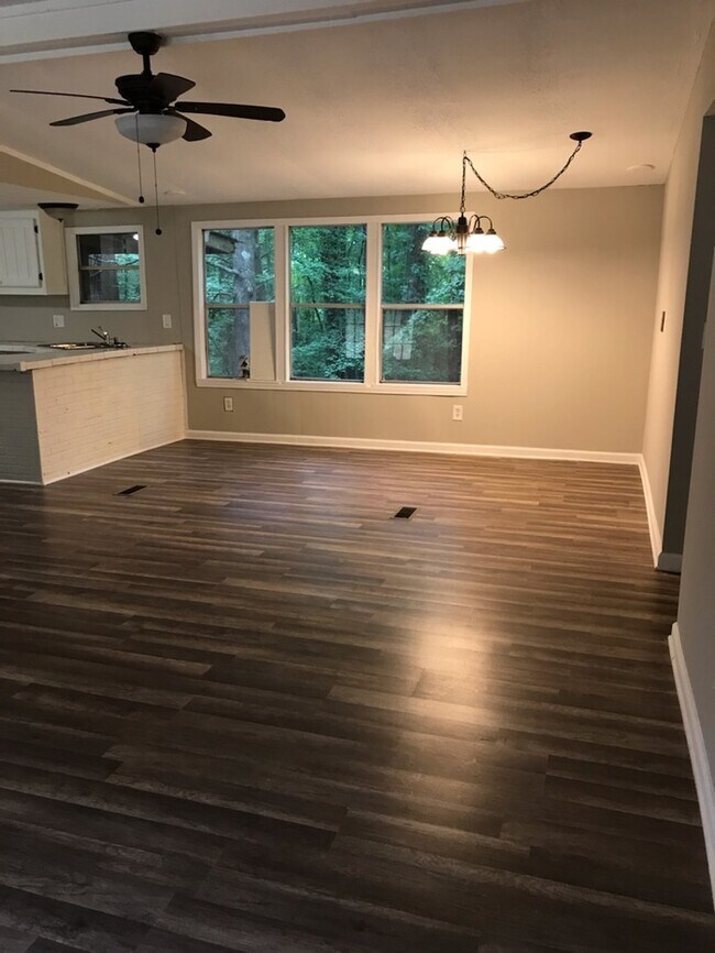 Building Photo - Newly Renovated Home with Land