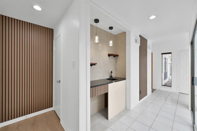 Building Photo - 12326 Rocky Knoll Dr