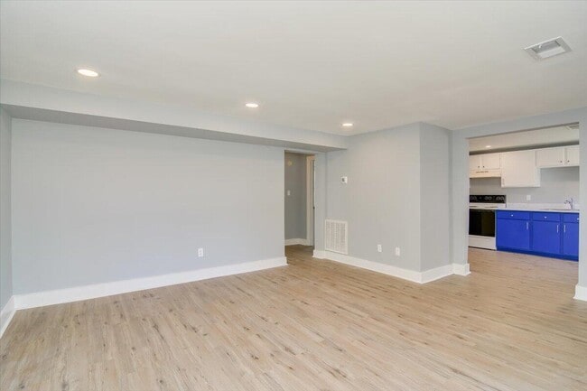 Building Photo - 126 Colleton Ave SE