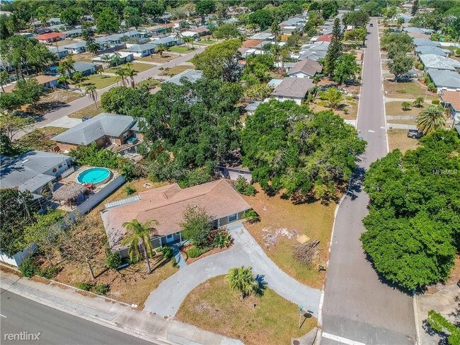 Foto del edificio - 3 br, 2 bath House - 11318 62nd Ave