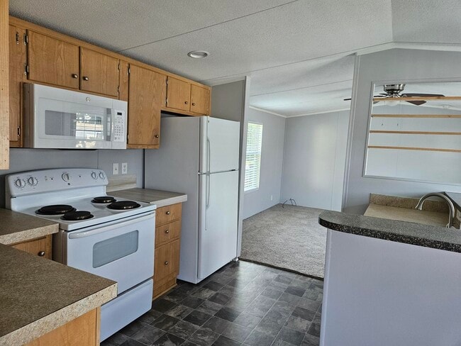 Building Photo - 71 Lynnwood Cir