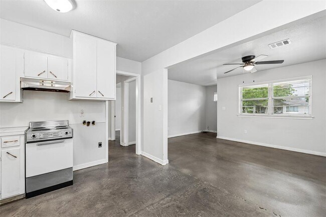 Foto del edificio - 528 N Beard Ave