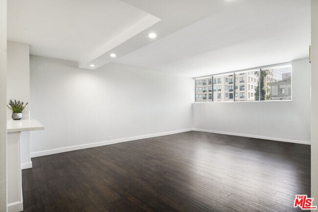 Foto del edificio - 10535 Wilshire Blvd