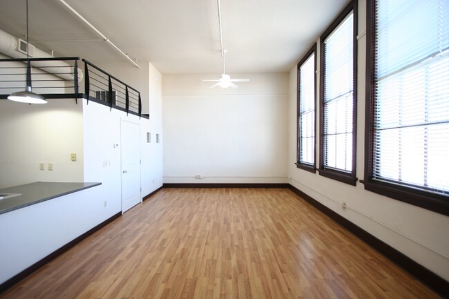 Foto del edificio - 301 Central Ave NE Ave