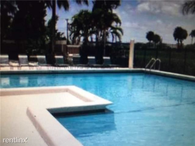 Foto del edificio - 1 br, 1 bath  - 1227 Benoist Farms Rd