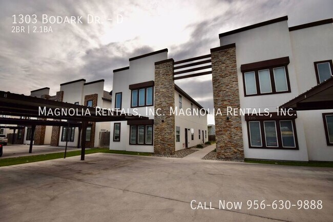 Building Photo - West Oaks- 2bd/2.5/ba Townhome